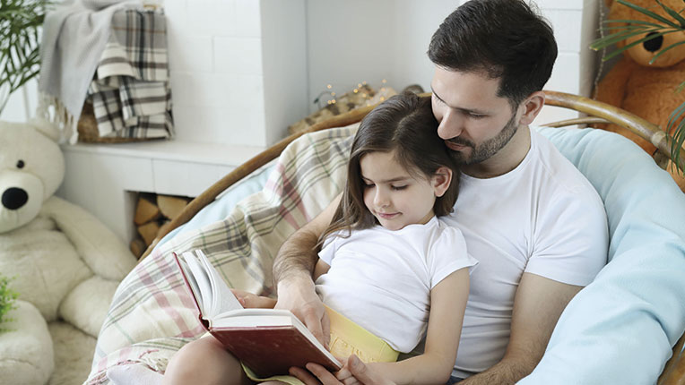 Transform your family life with this amazing trick: a reading routine at home!