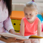 Cómo fomentar la alfabetización temprana con la lectura